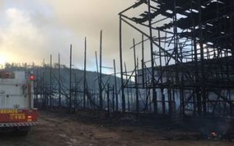 Incêndio atinge galpões de fumo em Lagoa da Canoa
