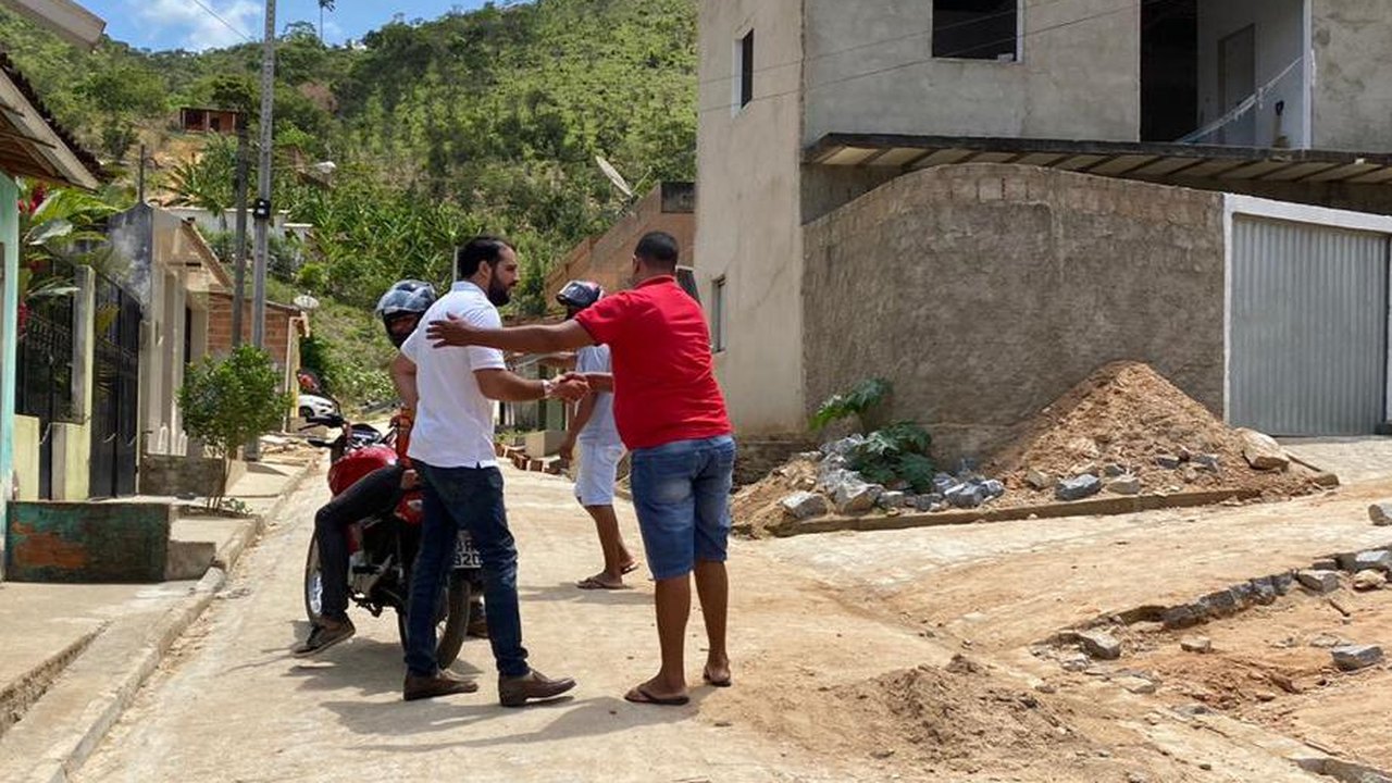 Prefeito e Secretário de Infraestrutura vistoriam pavimentação de ruas em Santana do Mundaú