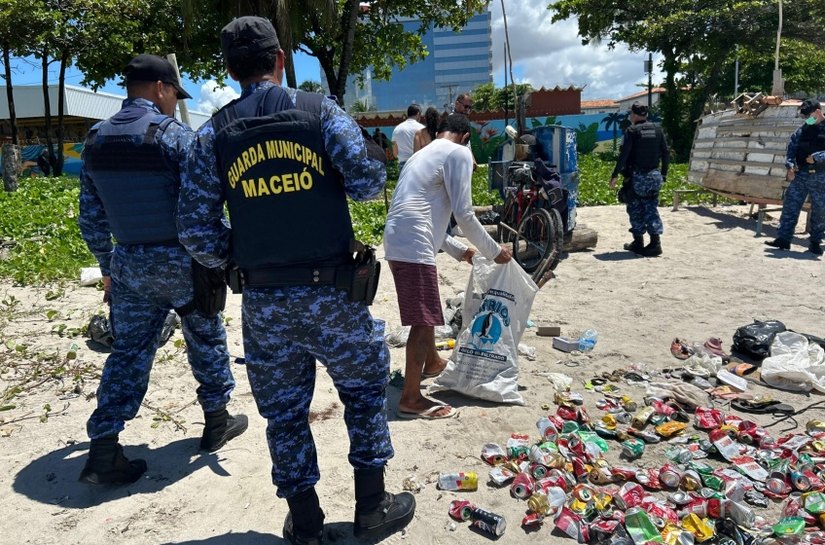 Guarda Municipal prende em flagrante suspeito e apreende armas branca na Nova Orla de Maceió