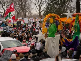 Democratas de Minnesota exigem uma investigação mais ampla sobre o tiroteio que vitimou Renee Good.