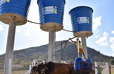 Poço com dessalinizador e reservatórios beneficiam mais de 150 famílias com acesso a água na Camoxinga dos Teodósios 