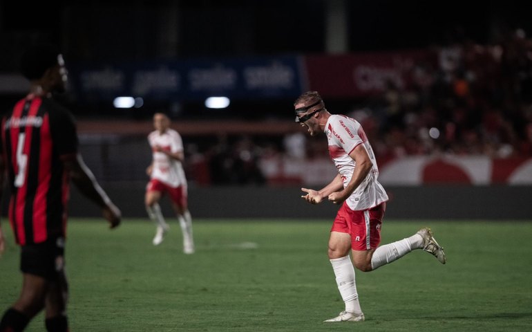CRB aplica goleada de 6 a 0 no líder Vitória e surpreende crônica esportiva