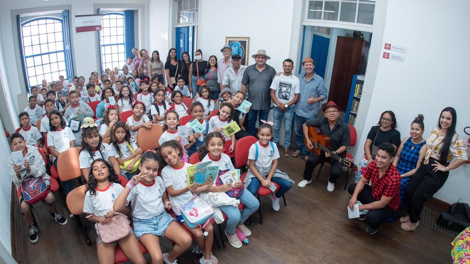Ação com crianças encerra programação do Arraiá Literá da Biblioteca Graciliano Ramos