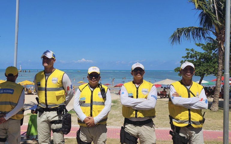 Agentes do Ronda no Bairro localizam familiares de criança que estava perdida na orla