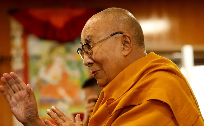 Dalai Lama completa 90 anos e confirma sucessor de fora da China