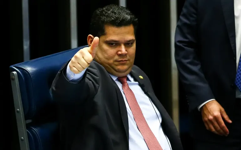 Prazo curto imposto por Alcolumbre eleva pressão sobre governo para aprovar Messias no STF