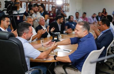 Renan Filho assina convênio para recuperar rodovias de Alagoas e anuncia faixa adicional na BR-101/AL