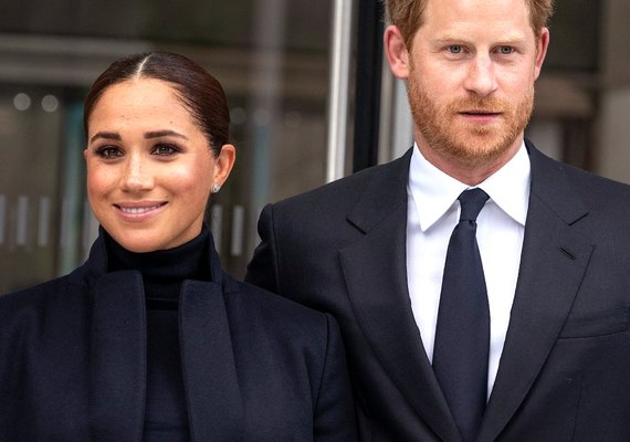 Harry e Meghan Markle parabenizam Elton John por turnê de despedida