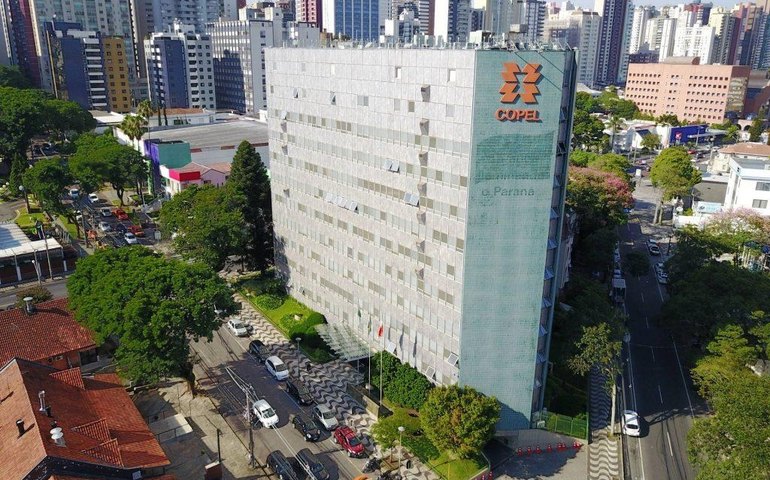 &#8216;Wednesday&#8217;, série sobre Wandinha Addams, ganha prévia com Mãozinha