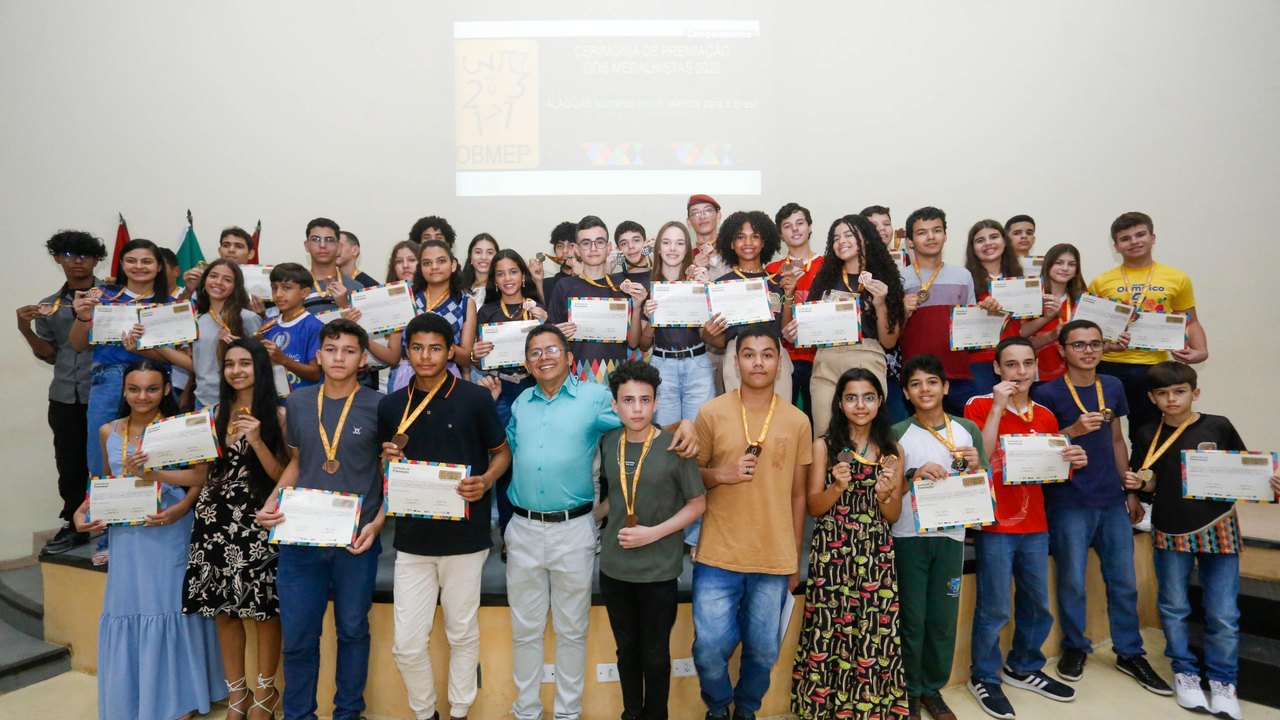 Setenta e seis estudantes da rede estadual recebem medalhas da OBMEP nesta quinta-feira (25)
