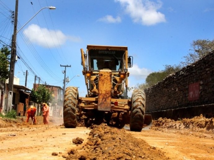 Obras de terraplanagem do Eixo Quartel estão em ritmo acelerado