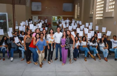 Estudantes do Pilar recebem certificados de cursos profissionalizantes