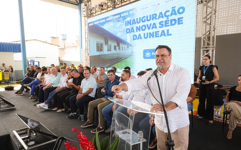 Luciano Barbosa destaca modelo inovador do campus da Uneal