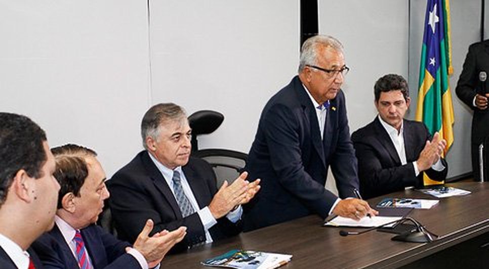 No dia 13 de janeiro, foi assinado acordo para a criação de uma refinaria que não sairia do papel.