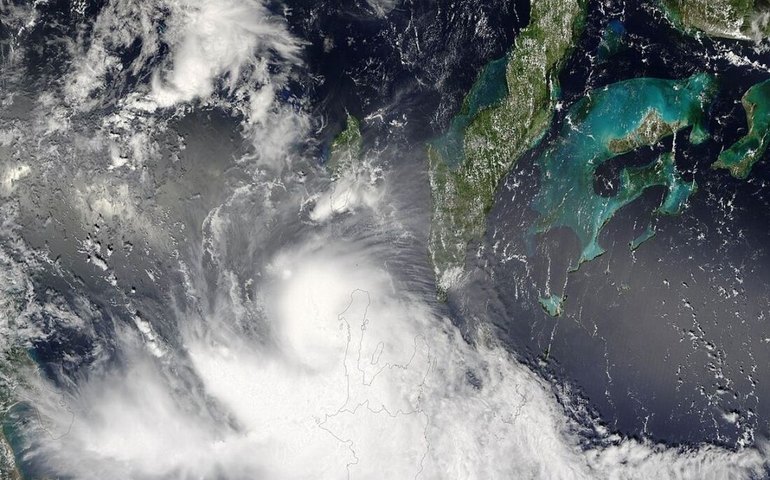 Furacão Ernesto atinge território britânico de Bermudas com ventos e chuvas fortes