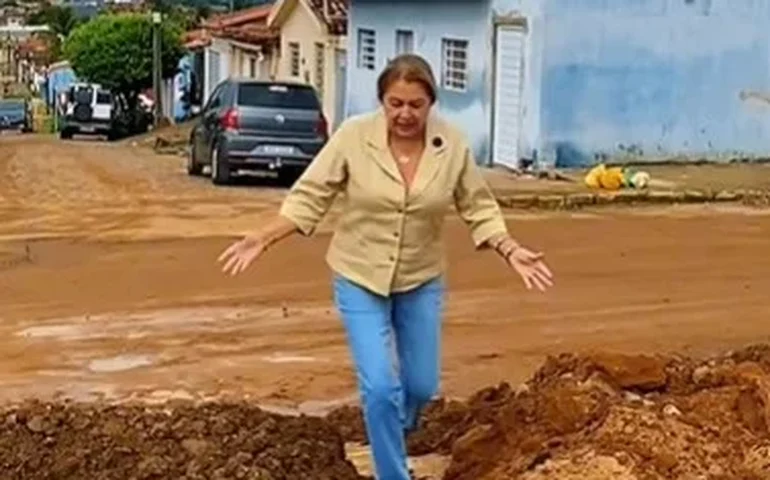 Vice-prefeita Sheila Duarte expõe ruas destruídas e dispara: “isso tem nome, abandono”
