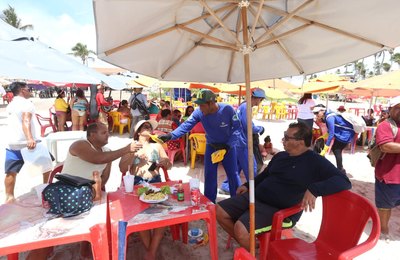 Prefeitura de Marechal realiza ação de educação ambiental na Praia do Francês 