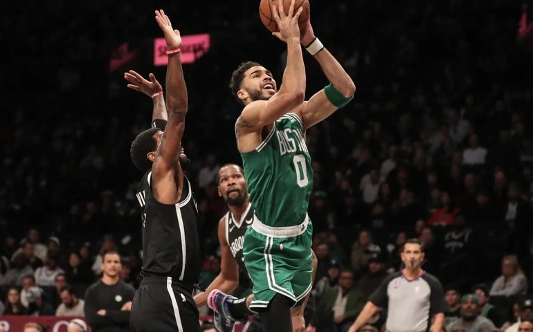 Sob olhar de Roger Federer, Boston Celtics busca virada na casa do Brooklyn Nets