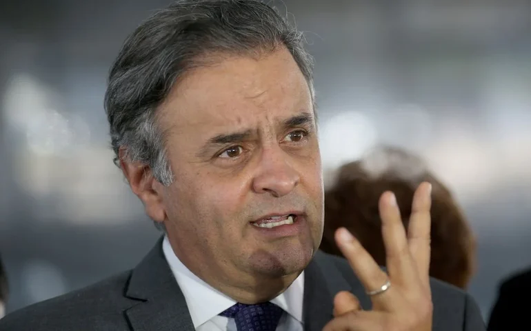 Aécio Neves convida Ciro Gomes para disputar a Presidência pelo PSDB