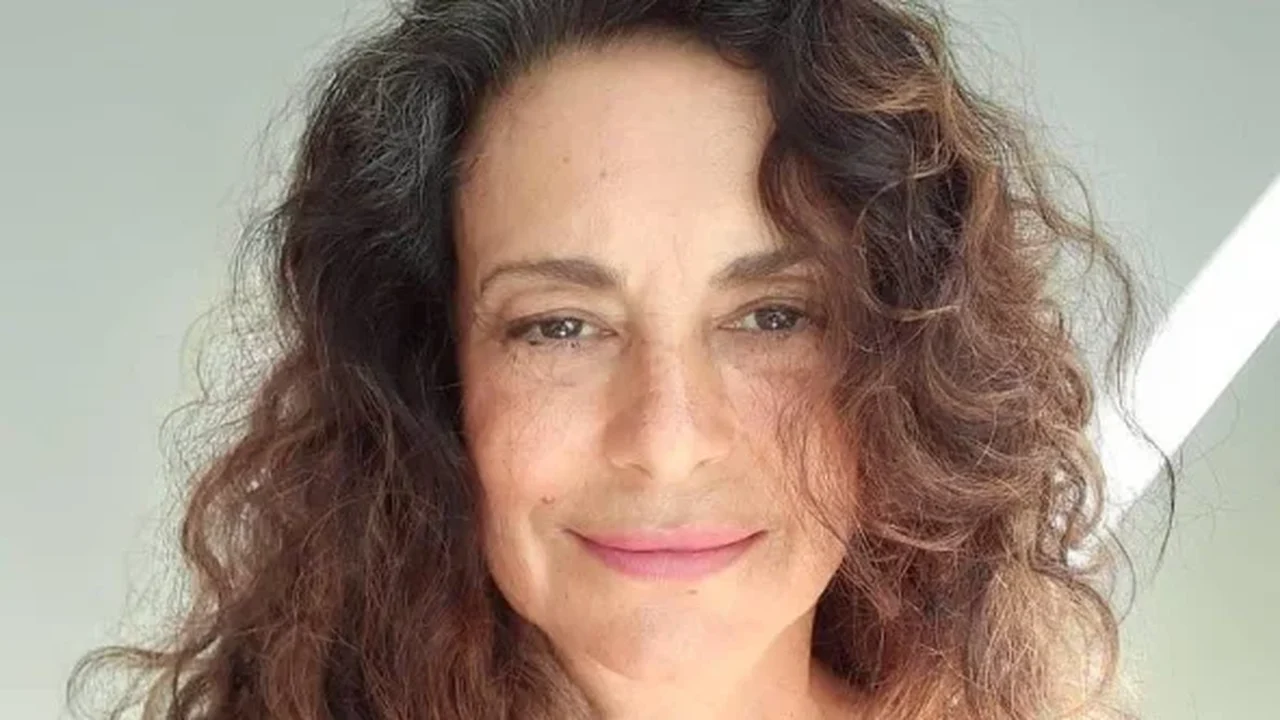 Tirar leite da vaca já causa confusão em 'A Fazenda' entre ex-'Casamento às Cegas' e ex-'Pantanal'