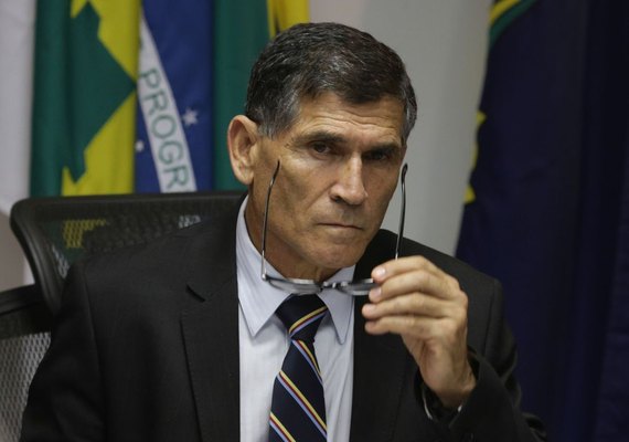Atos do governo precisam de &#8216;fiscalização e transparência&#8217;, diz ministro