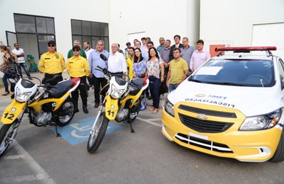 Novo fardamento da SMTT apresentado ao prefeito terá o brasão de Arapiraca 