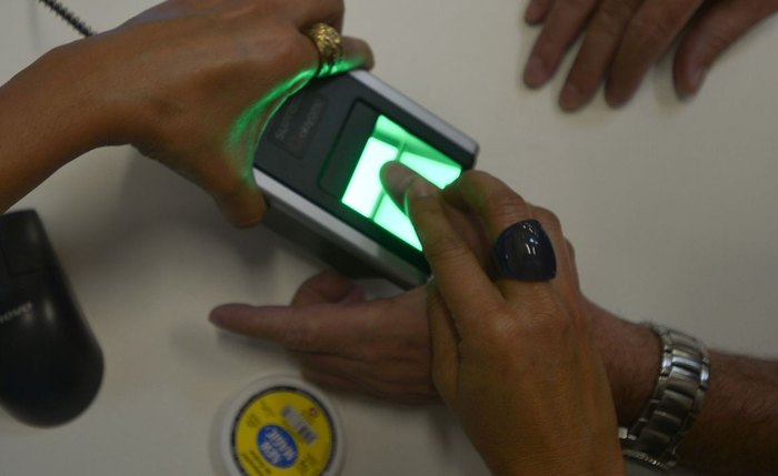 Eleitor poderá se identificar por biometria ou documento com foto