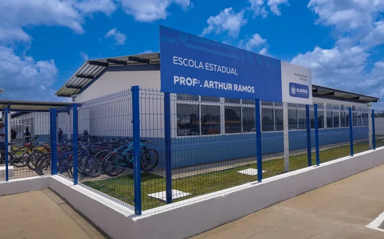 Governo de Alagoas entrega nova escola e autoriza creche em São José da Tapera