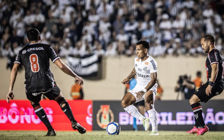 Tentando se aproximar da liderança, Santos visita o Botafogo-SP