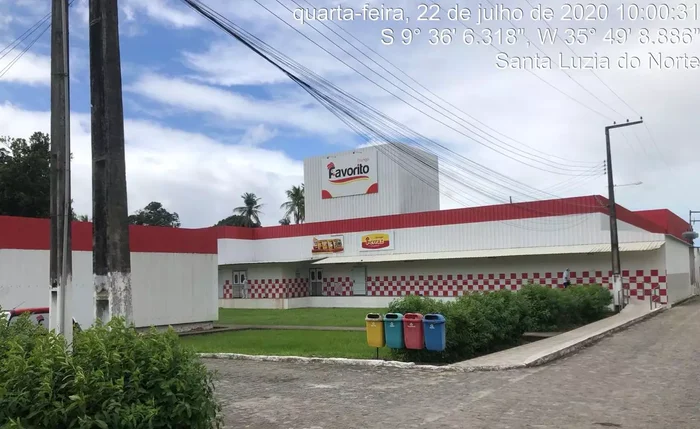 Frango Favorito é acusada de poluição ambiental com prejuízos à saúde dos moradores do entorno da empresa Frango Favorito é acusada de poluição ambiental com prejuízos à saúde dos moradores do entorno da empresa