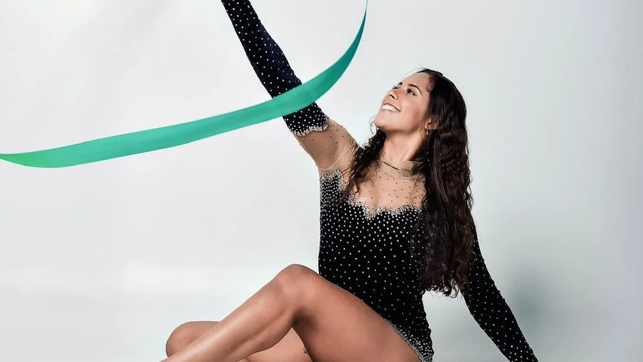 Atleta da Seleção Brasileira, Ana Luisa Neiva participa da abertura do Projeto Fita Mágica, que leva ginástica rítmica a 800 meninas no Ceará