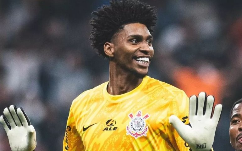 Hugo Souza se emociona em entrevista e se declara ao Corinthians: 'Oportunidade da minha vida'