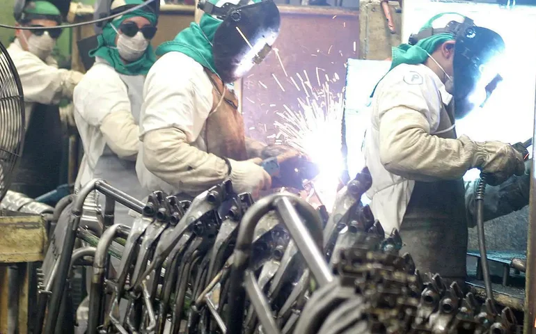 Produção industrial opera acima do nível pré-pandemia em 9 dos 15 locais pesquisados pelo IBGE