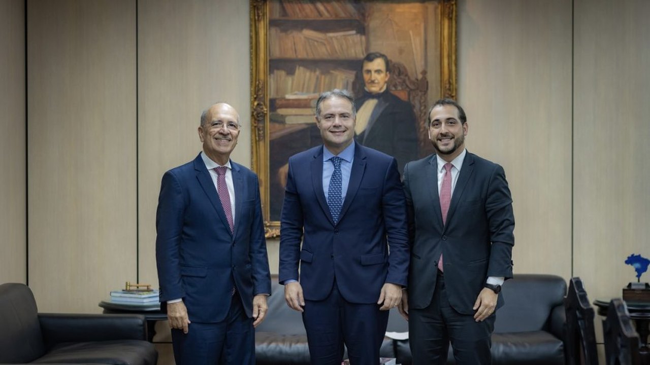 Prefeito Ronaldo Lopes leva reivindicações do povo de Penedo para Brasília