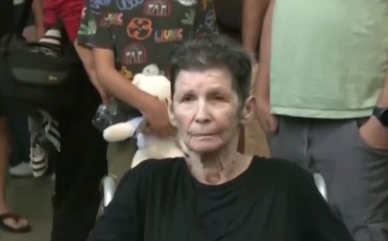 Idosa feita de refém pelo Hamas diz que 'passou pelo inferno' e acusa Israel de 'abandono'