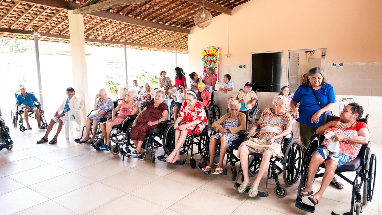 Casa Dos Velhinhos recebe uma tonelada de alimentos do Programa Alagoas Sem Fome