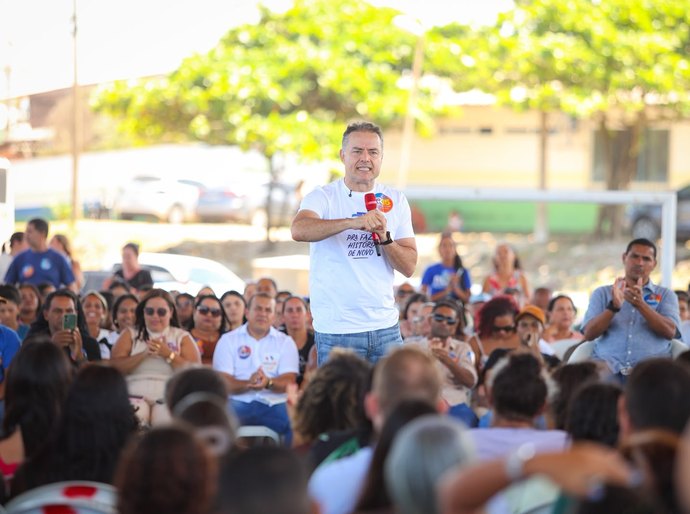 Renan Filho garante estrutura a marisqueiras ameaçadas pela Prefeitura de Maceió