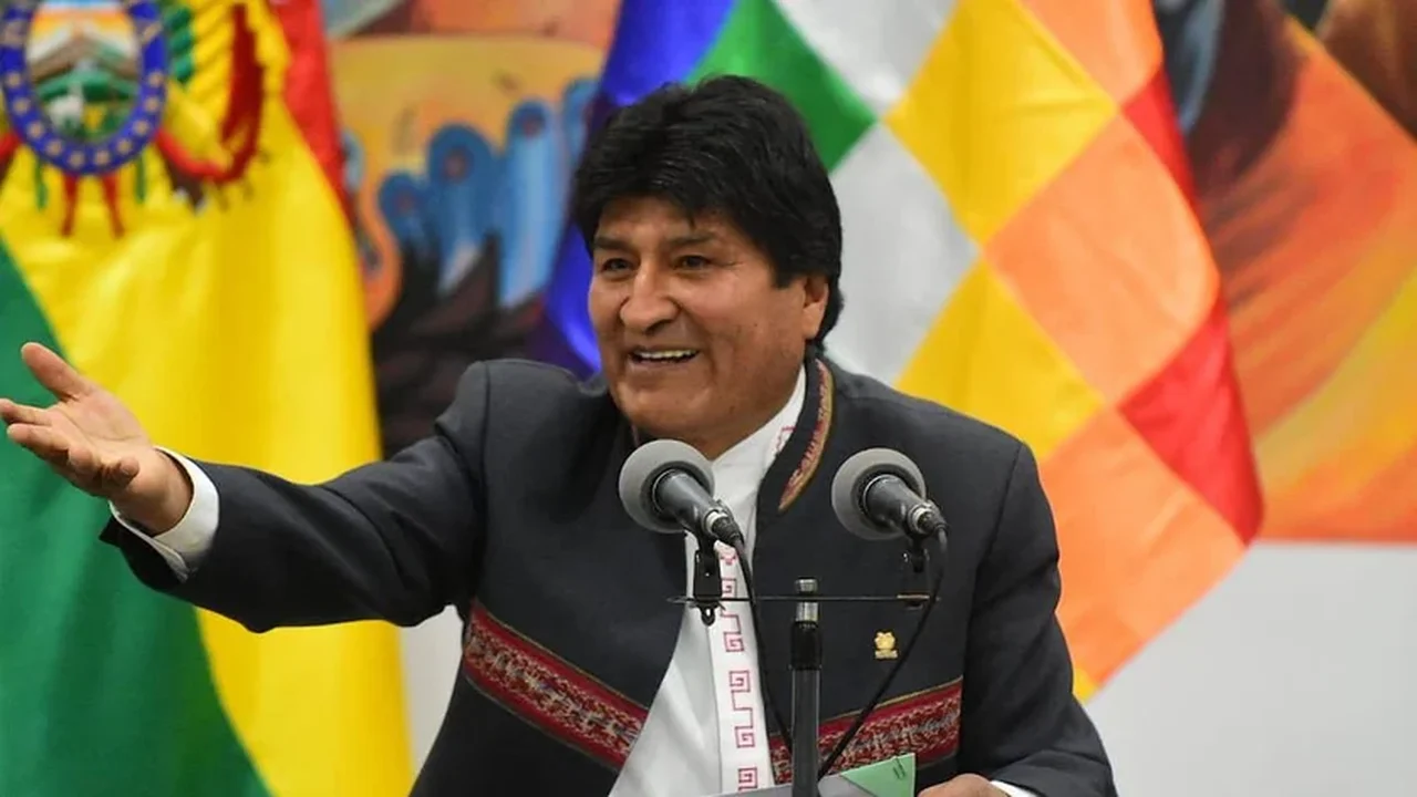 Ex-presidente da Bolívia Evo Morales diz que seu carro foi alvo de ataque a tiros