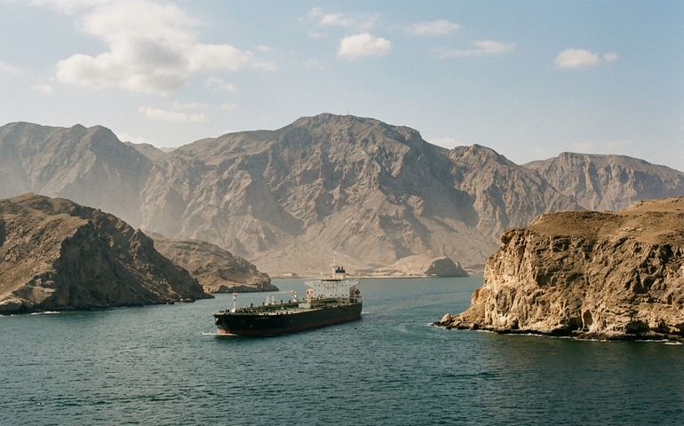 Saiba o que é o Estreito de Ormuz, rota crucial para transporte global de petróleo