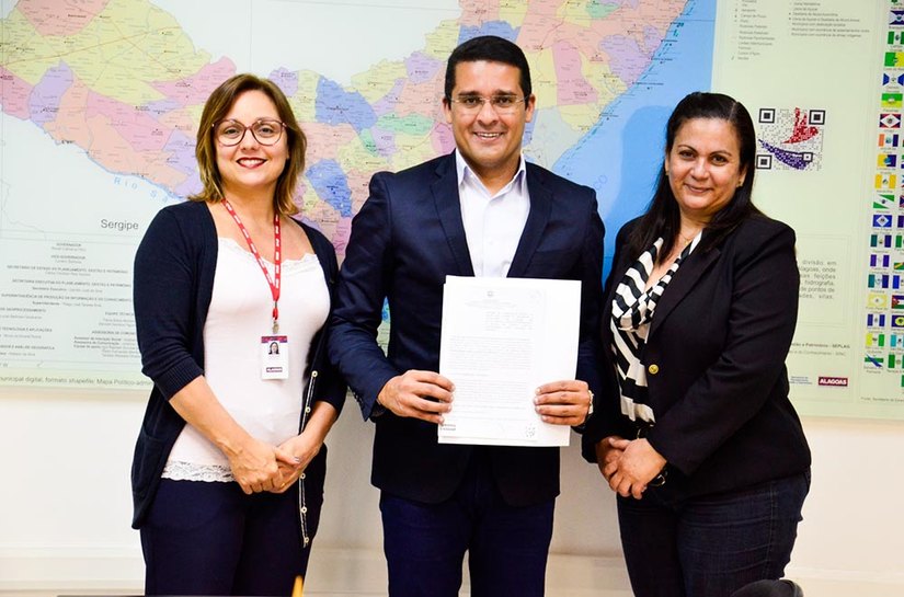 Seplag e Escola de Contas Públicas assinam acordo de cooperação mútua