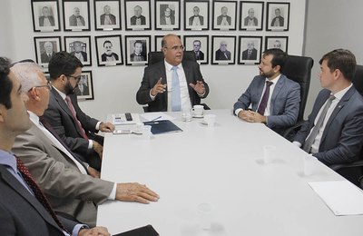 Tourinho discute celeridade processual com comissão da OAB/AL