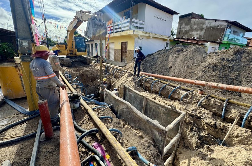 Obras de abastecimento de água e esgotamento sanitário avançam em Porto de Pedras e Milagres