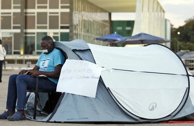 Após ordem de Moraes, deputado aliado de Bolsonaro deixa acampamento