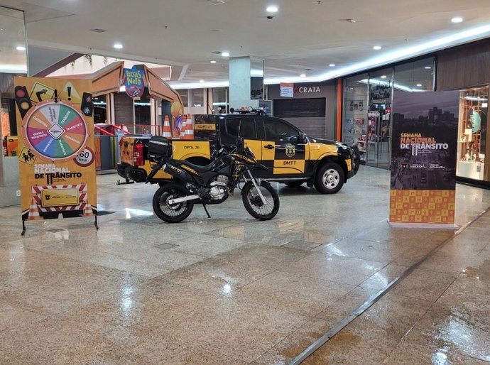 DMTT promove exposição em shopping no bairro Mangabeiras