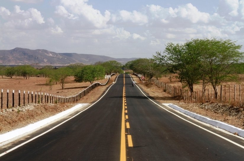Estado recupera 10 quilômetros de rodovia em Minador do Negrão