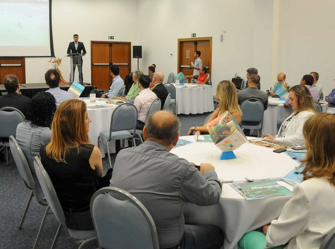 Rui prestigia posse de entidades do trade turístico