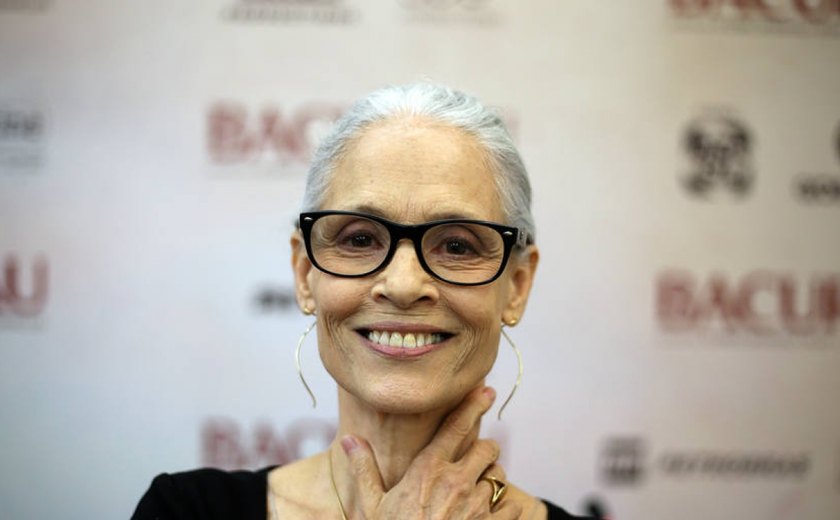Sônia Braga, gloriosa, comemora seus 70 anos