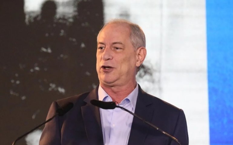 Ciro diz que Forças Armadas foram coniventes com desmatamento na Amazônia
