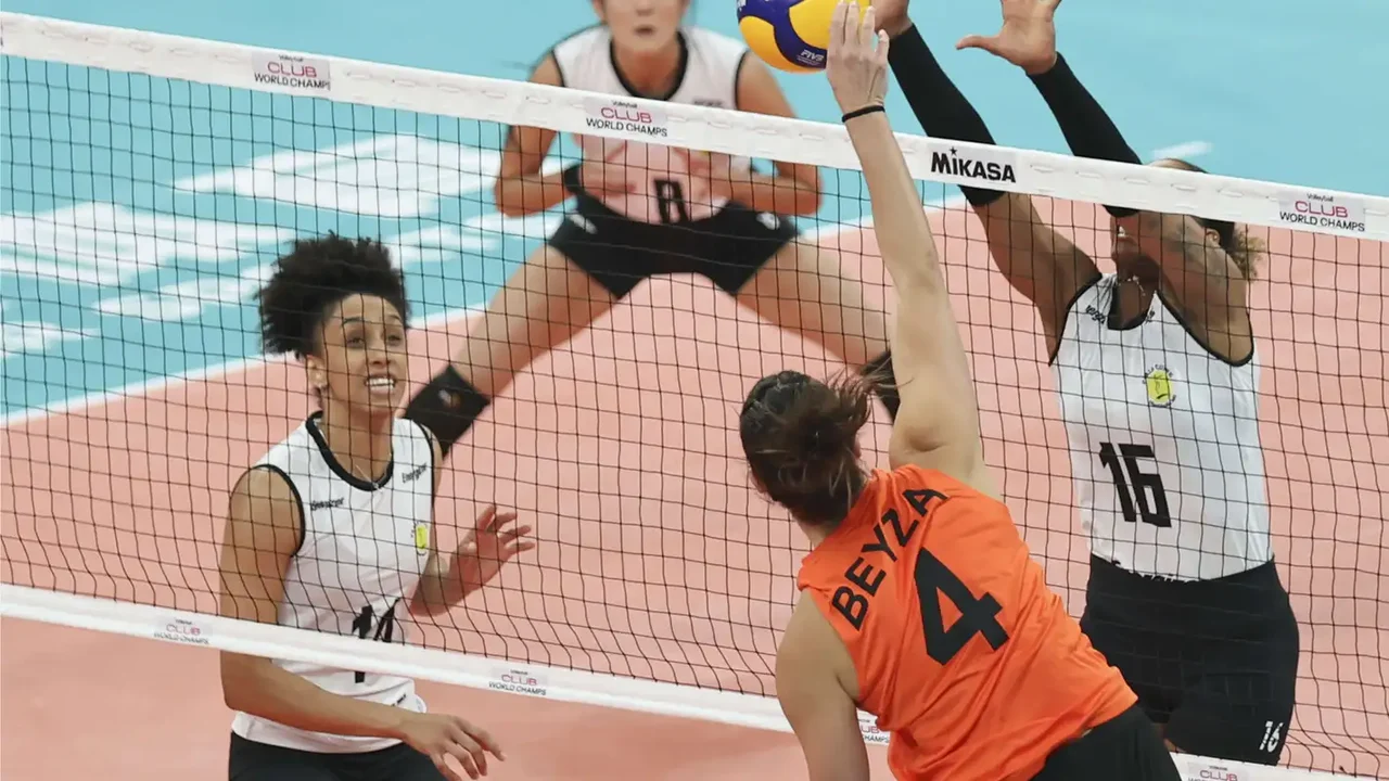 Praia cai na semi e vai lutar por 3º lugar no Mundial de Clubes