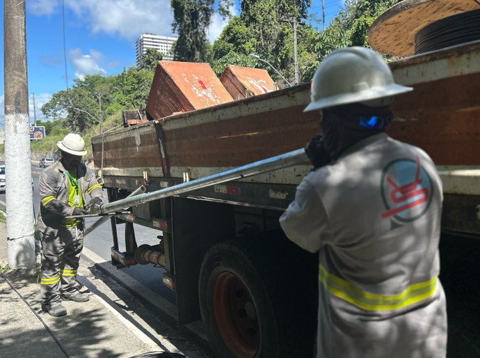 Avenida Leste-Oeste recebe requalificação luminosa após série de furtos